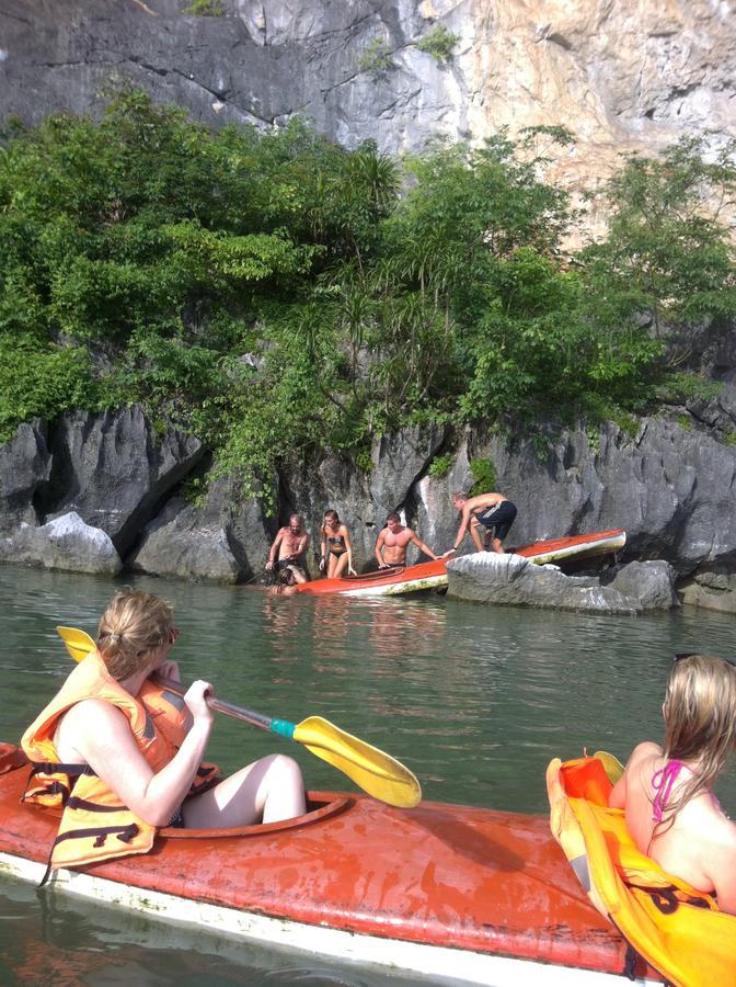 Full Moon Party Hotel Hai Phong Buitenkant foto