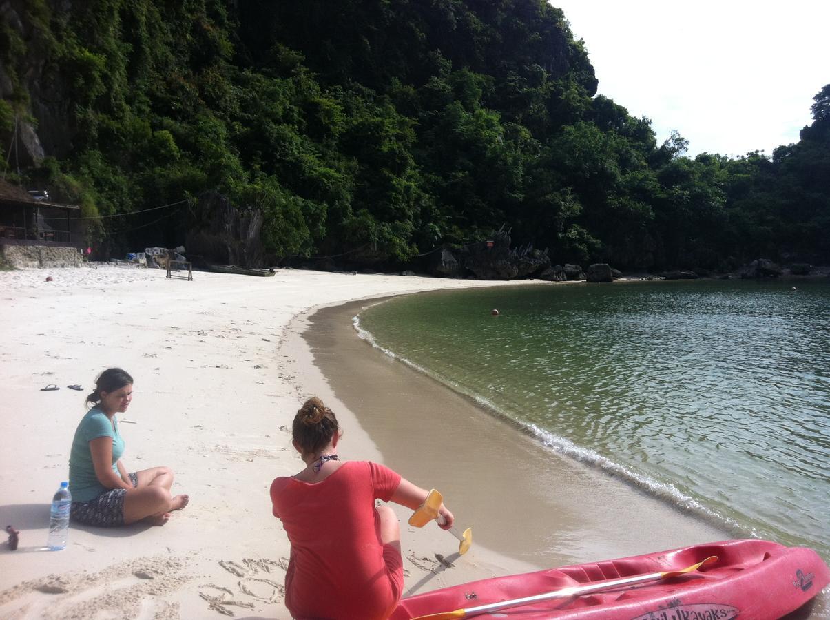 Full Moon Party Hotel Hai Phong Buitenkant foto