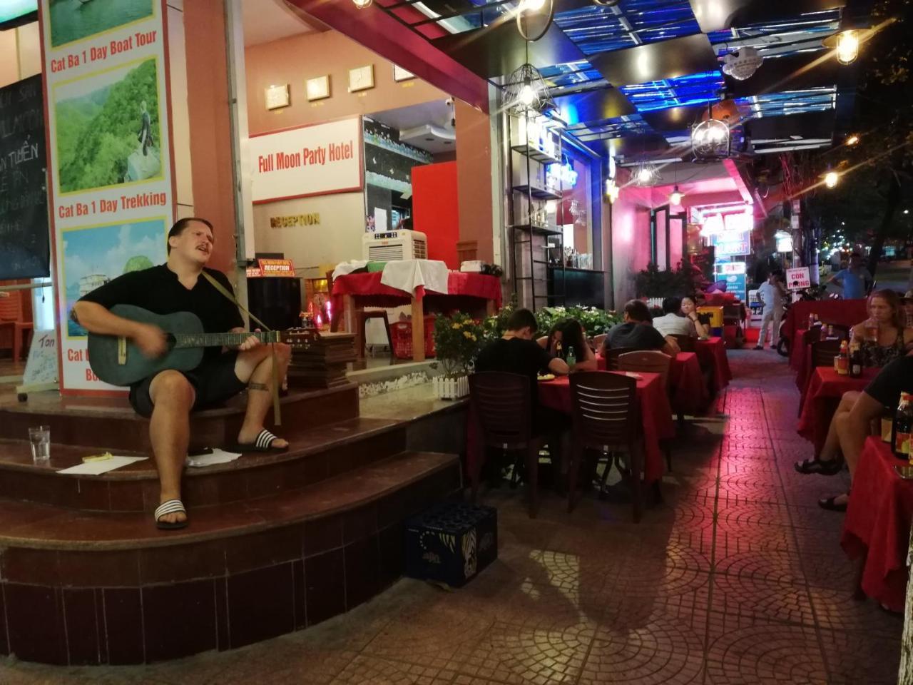 Full Moon Party Hotel Hai Phong Buitenkant foto