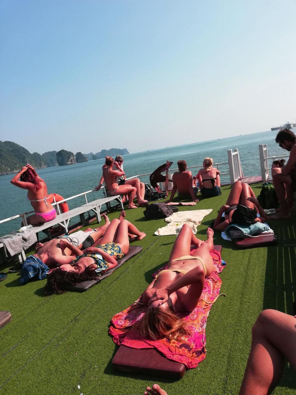 Full Moon Party Hotel Hai Phong Buitenkant foto