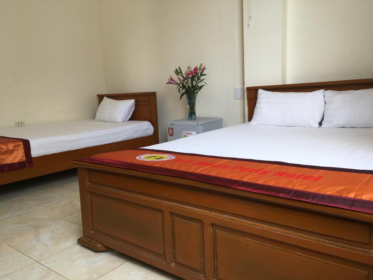 Full Moon Party Hotel Hai Phong Buitenkant foto