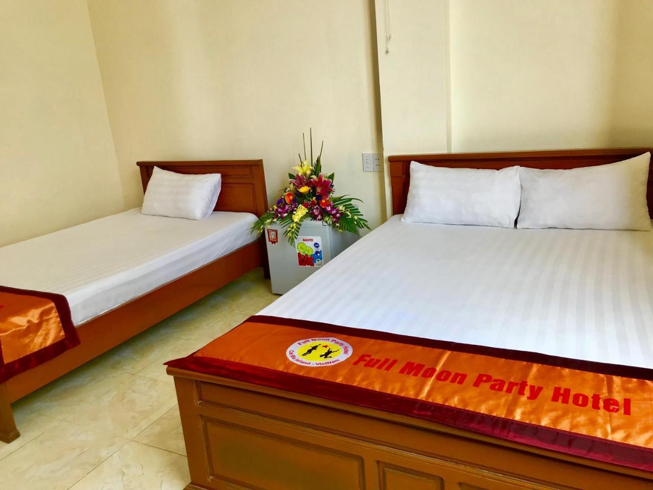 Full Moon Party Hotel Hai Phong Buitenkant foto