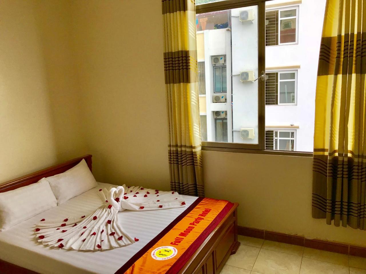 Full Moon Party Hotel Hai Phong Buitenkant foto