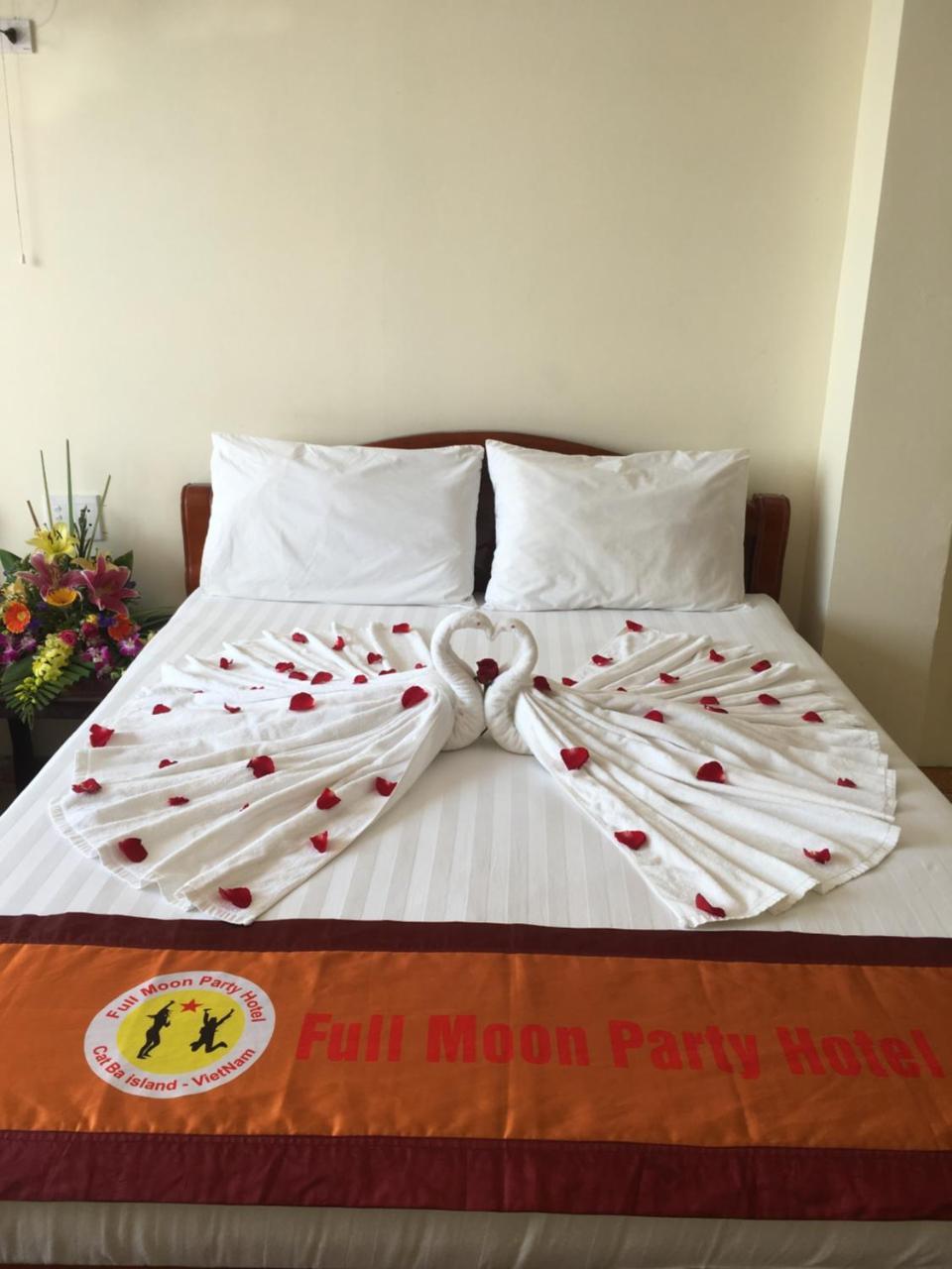 Full Moon Party Hotel Hai Phong Buitenkant foto